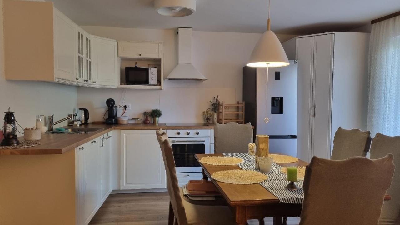Ferienwohnung Apartman Z12 Kornić Exterior foto